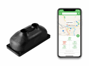Sensor device next to a smartphone showing a recycling fill-level map.
